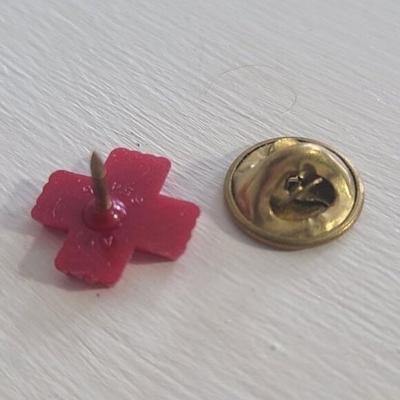 Red Cross Medical Vintage Small Lapel Pin - Picture 3 of 4